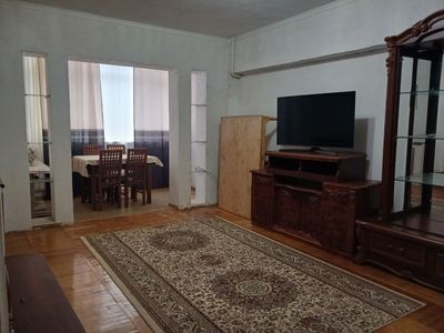 Arenda kvartira 1 xona Parkent bozori
