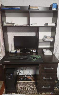 Компьютер с монитором LG 22" и рабочим столом — готов к работе!