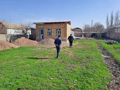 Ер уй сотилади 5,7 сотих Ўрта сарой