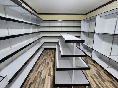 Magazinlar uchun polkalar