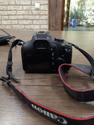 Фотоапарат canon d 4000