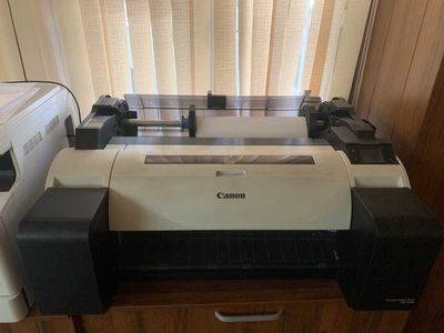 Продам цветной струйный принтер Canon imagePROGRAF TM-200