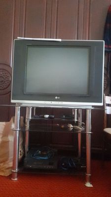 Телевизор подставкаси билан