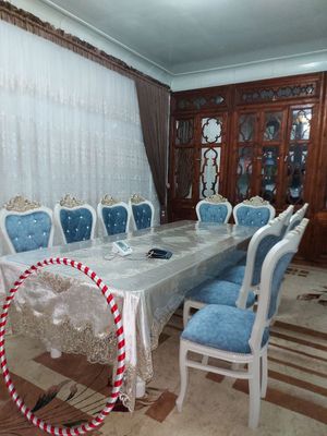 Стол и стулья