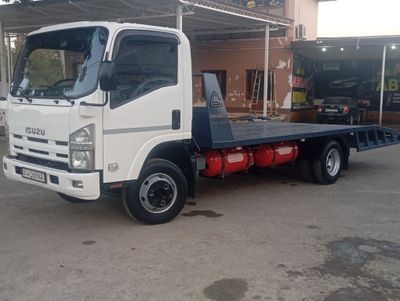 Isuzu evakuator sotiladi xolati 0 dan yiĝilgan