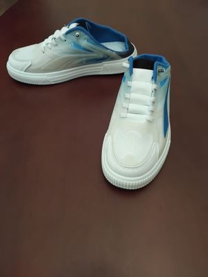 Кроссовка