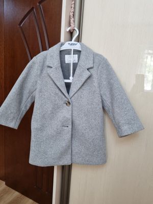 Пальто, тоненькое, ZARA, в хорошем состоянии Размер: 98 Цена: 100.000