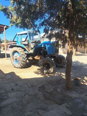 Traktor mtz 80.
