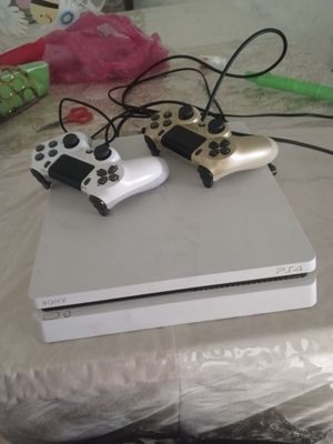 Play station 4 pro sotiladi xotirasi 1TB