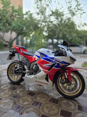 Сотилади Honda CBR600 RR