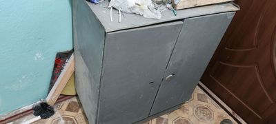 железный ящик для инструмента