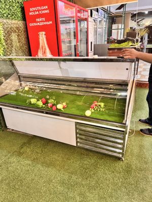 Витрина холодильник продается