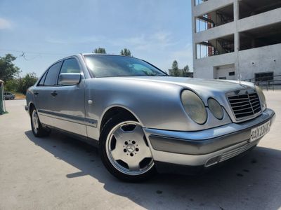 MERCEDES 210 sotiladi