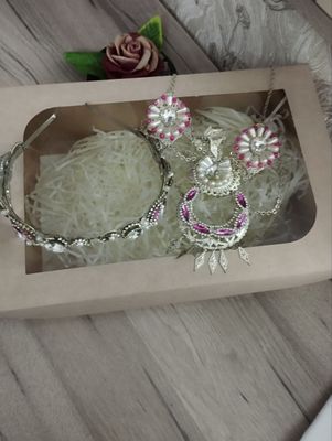 abaya(ansambl) sotiladi