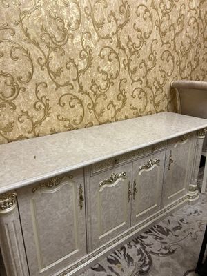 Продается стол +12 стульев + камод
