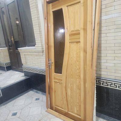 ПРОДАЁТСЯ ДВЕРЬ МЕЖКОМНАТНЫЙ ИЗ ОРЕХОВОГО ДЕРЕВО.