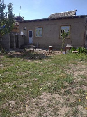 Юкори Чирчик 8 соток 6 хона ховли сотилади.