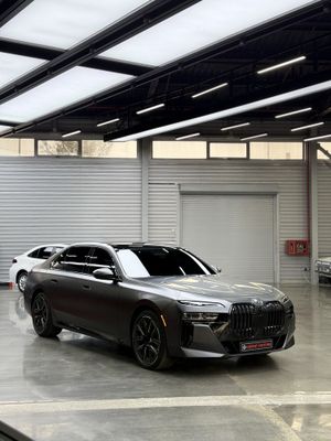 BMW 760i xDrive 2023 4,900Км