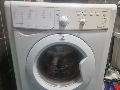 Indesit kir yuvish mashinkasi