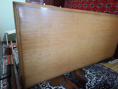 Продаётся деревянные литой стол