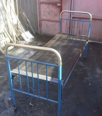 Кровать пружинная, советская, б/у, металлическая, в отличном состоянии