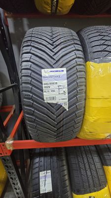 245/45/R19 Michelin Cross Climate 2