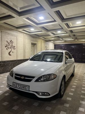 Gentra avtomat 3 pazitsa sotiladi
