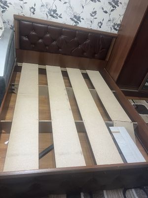 Продаётся кровать двухспальная