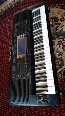Yamaha psr 730 sotiladi.