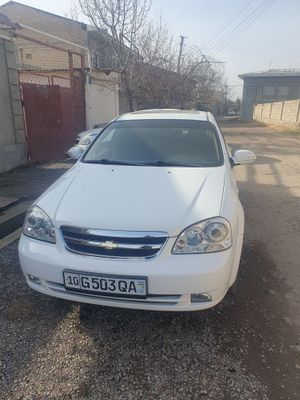 Lacetti 1,8 sotiladi