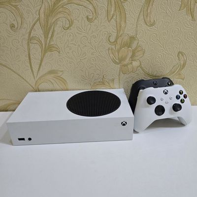 Xbox series s и джойстик