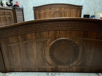 Срочно продаю 2-х спальный кровать Версачи
