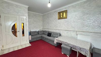 Фрунзиский 2 хонали ўрта подезд квартира сотилади.ID:1151