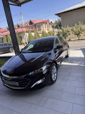 Malibu 2 premier sotiladi probeg 15600km holati tinniq toza.