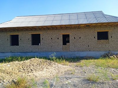 6 sotixli 3 xonali uy soliladi surochni kelishtirib beramiz katta uy