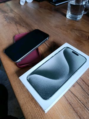 iPhone 15pro white titanium 128gb