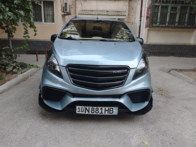 Chevrolet Spark 2012 года