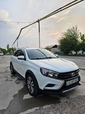 Lada Vesta SW Cross luxe multimedia