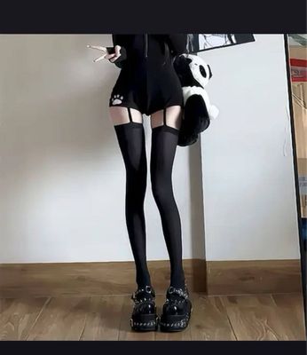 черные чулки с бантиком