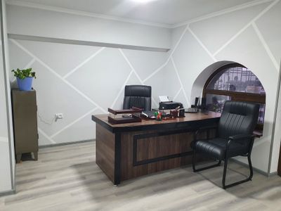 Kichik ofis barcha jixozlar bilan