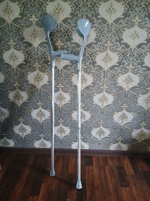 Костыли российские пользовались одинажды.продаю ищ за ненадобностью.