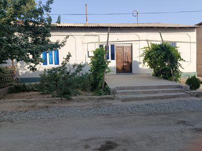 Водникда 420м² ховли жой сотилади