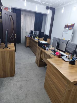 Чиланзар8 офис 3 комнаты вдоль дороги 70м² частично с мебелью