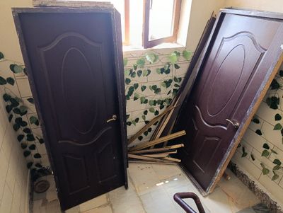 Эшик сотилади холати яхши хаммаси