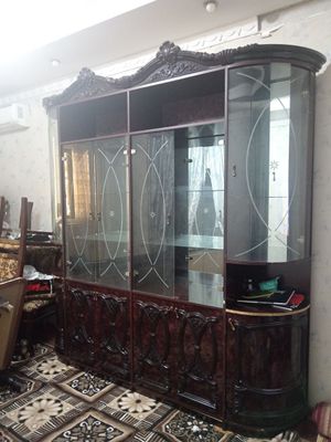 Продается ..мебель горка для посуд зала.в разборным состояние..