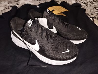 Nike Revolution