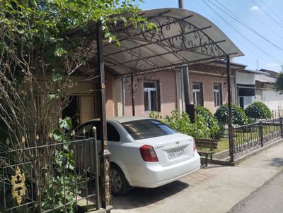 Uy xovli sotiladi
