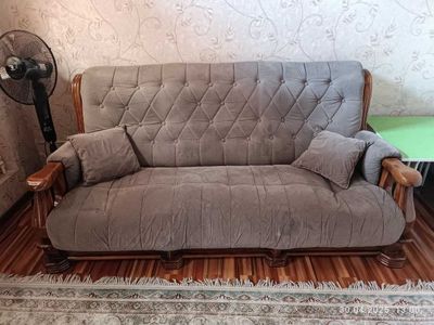 Divan mebel sotiladi deyarli yangi .