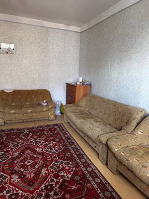 Продаются 2 дивана и кресло