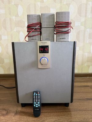 Продам домашник кинотиарт , самбуфер Microlab X-10D